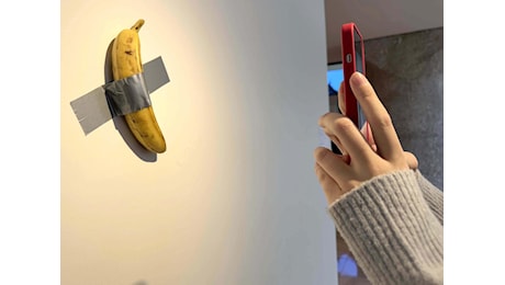 Banana di Cattelan venduta per 6,2 milioni. Ballario: “Ha cambiato le regole del gioco”