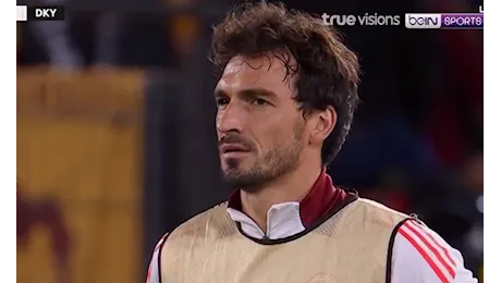 Hummels umiliato, fatto scaldare mezz'ora non entra. Aveva rifiutato la Fiorentina ma con la Roma zero presenze