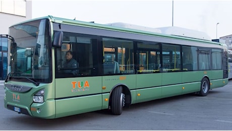 Pescara, bus urbano fa una brusca frenata: passeggero cade, batte la testa e muore sul colpo