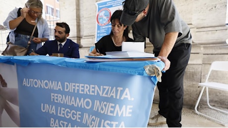 Campania, già 100 mila «no» all'Autonomia. Ma ora c'è anche un vento del Nord che soffia a favore del referendum