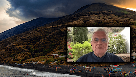 In diretta da Stromboli Contri racconta l'eruzione ▷ In 50 anni mai visto tanto allarmismo da TG