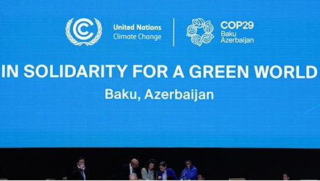 Cop29, 300 miliardi di dollari per gli aiuti climatici. I Paesi poveri: è troppo poco