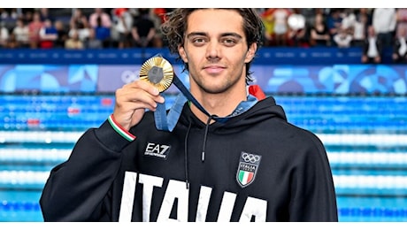 Strepitoso Ceccon nei 100 metri dorso. Seconda medaglia d'oro per l'Italia a Parigi 2024