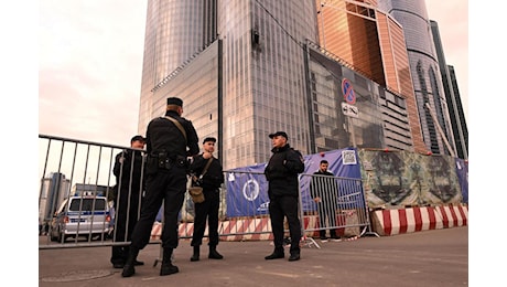 Ucraina, massiccio attacco con droni a Mosca: voli sospesi in tre aeroporti