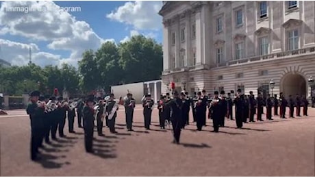 Taylor Swift nel Regno Unito, l'omaggio della banda militare di Buckingham Palace