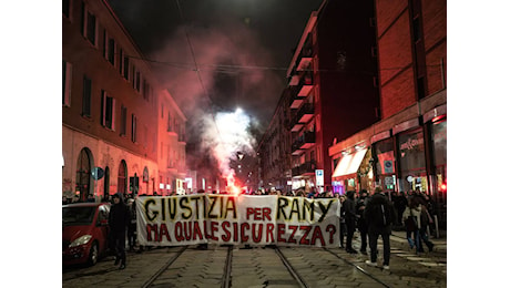 Torino, scontri tra antagonisti e forze dell’ordine alla manifestazione per Ramy