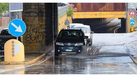 Maltempo sull'Italia, allerta rossa in Liguria: allagamenti e frane, scuole chiuse a Genova