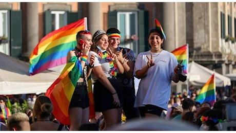 Pride Napoli 2024: oggi il corteo arcobaleno