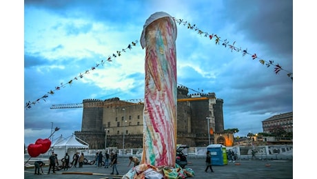 Tu si ‘na cosa grande. A Napoli ”il Pulcinella di Pesce” diventa “il pesce di Pulcinella”