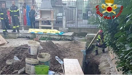 Morto mentre cerca di riparare una perdita: il terreno ha ceduto e lo ha fatto sprofondare