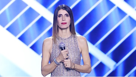 X Factor 2024, è il momento della lipstick challenge: rosso classico di Giorgia o trendy burgundy di Paola Iezzi?