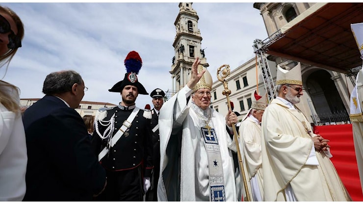 Conclave, a Pompei la supplica con il Cardinale Re: la fumata nera durante le preghiera - Il Mattino Conclave, a Pompei la supplica con il Cardinale Re: la fumata nera durante le preghiera - Il Mattino