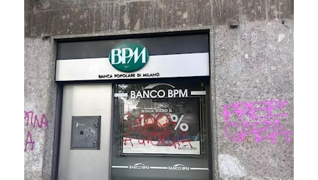 Tensioni al corteo pro Palestina a Milano. E su una vetrina compare la scritta “Spara a Giorgia” · LaC News24