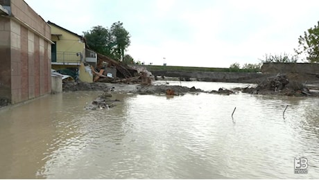 Cronaca meteo diretta - Maltempo Emilia Romagna. Nuova rottura argine a Traversara: Noi siamo sempre in apprensione - Video