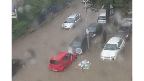 Il ciclone Boris si abbatte sull'Italia: auto travolte dall'acqua nel foggiano, disperso un vigile del fuoco