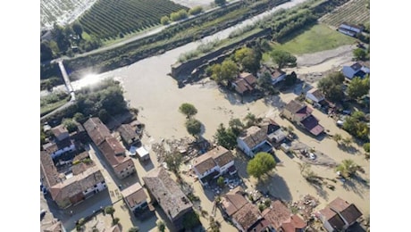 Falla nell'argine ricostruito: l'acqua invade Traversara - Oltre Modena