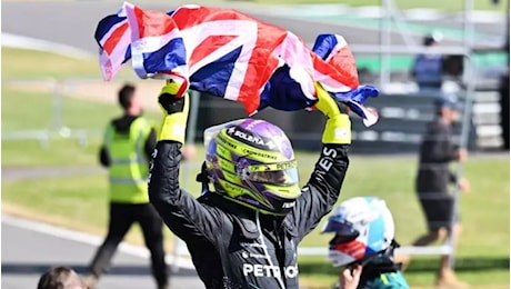 Formula 1 - Gp Gran Bretagna, Hamilton torna alla vittoria dopo 2 anni e mezzo: «Volevo vincere per il team e i tifosi». Ferrari flop