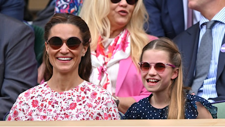 Pippa Middleton a Wimbledon con Kate e Charlotte: zia e nipote indossano gli occhiali coordinati