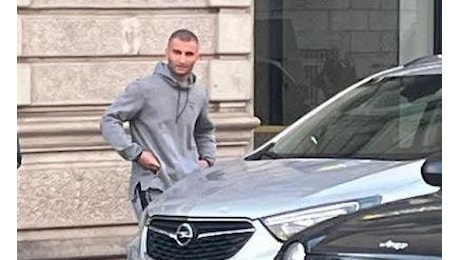 Faida in Curva Sud, il giallo degli spari contro Luca Guerrini: dallo striscione contro Di Marco a Italian Ink, l’ascesa dell’ultrà Milan
