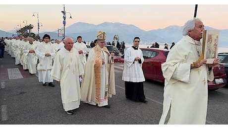 Gaeta, cerimonia diocesana con processione per l'apertura del Giubileo