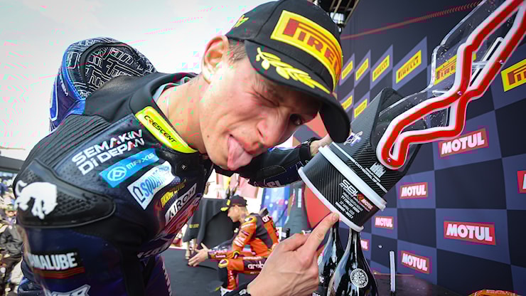 Locatelli sulla sua prima vittoria nel WorldSBK: Ho spinto forte, prendendo confidenza giro dopo giro. Abbiamo fatto un lavoro eccezionale - WorldSBK Locatelli sulla sua prima vittoria nel WorldSBK: Ho spinto forte, prendendo confidenza giro dopo giro. Abbiamo fatto un lavoro eccezionale - WorldSBK