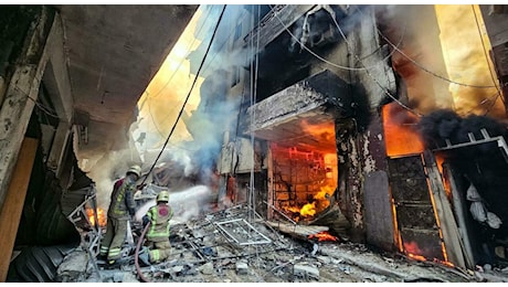 Beirut, 5 missili su un edificio: 11 morti e 23 feriti. «L'obiettivo il comandante supremo di Hezbollah»