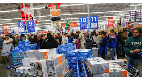 Black Friday con meno acquisti. E a Natale 3 italiani su 10 non faranno regali