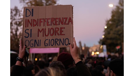 Sul lavoro la violenza contro le donne è doppia