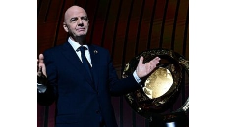 Il Telegraph attacca Infantino: 'L'assegnazione del Mondiali all'Arabia è la più vile svendita dello sport