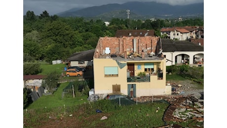 Maltempo Piemonte: casa sventrata da un tornado a Busano (TO), le immagini