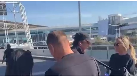 Francesco Totti e Noemi Bocchi sorpresi all'aeroporto: Tapiro d'oro al rientro da Miami