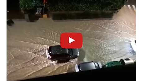 Meteo: Nubifragio a Bologna, è esondato il torrente Ravone, città in parte allagata. Video