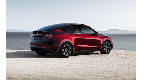 Nuovo Tesla Model Y, arriva la versione a 7 posti