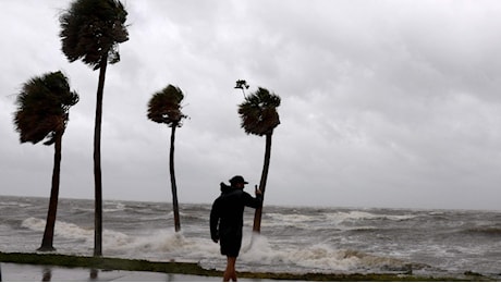 Usa, l’uragano Helene spaventa la Florida. Venti a 250 km/h, migliaia di famiglie senza elettricità. “Attesa una tempesta catastrofica”