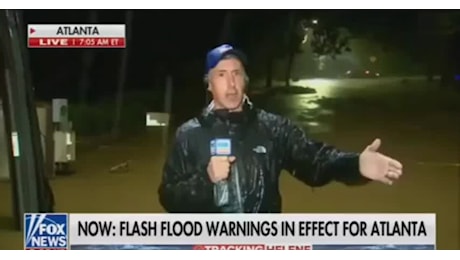 Uragano Helene, reporter di FOX News Bob Van Dillen interrompe diretta TV e si getta in acqua per salvare donna bloccata in auto - VIDEO