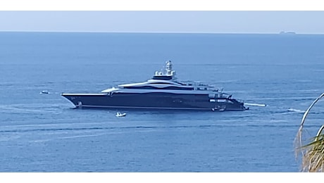 Lo yacht di Mark Zuckerberg ormeggiato a Terrasini