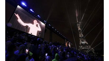 Olimpiadi 2024, le performance della cerimonia di apertura: da Lady Gaga a Celine Dion