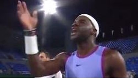 Tennis, follia Tiafoe: perde e insulta l’arbitro: “Vaff...”