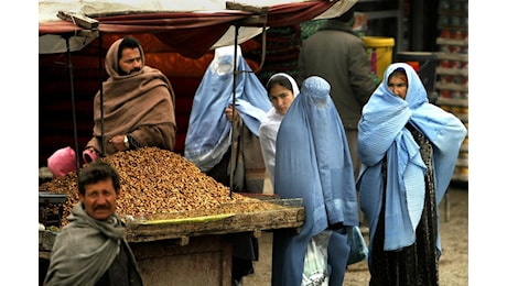 Vietata alle donne afghane la recitazione ad alta voce del Corano