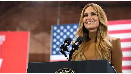 Jennifer Lopez e l’endorsment a Kamala Harris (in palette)