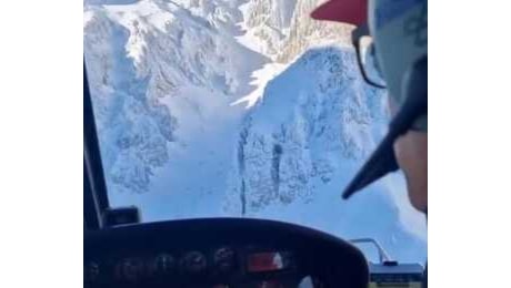 Santarcangelo si ferma nel ricordo dei due alpinisti, candele in centro storico. Giovedì i funerali