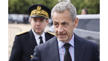 L'ex presidente francese Nicolas Sarkozy condannato a tre anni per corruzione e traffico illecito