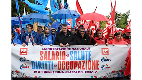 Cgil e Uil in piazza a Roma: oltre 10.000 manifestanti per contratti e sanità pubblica