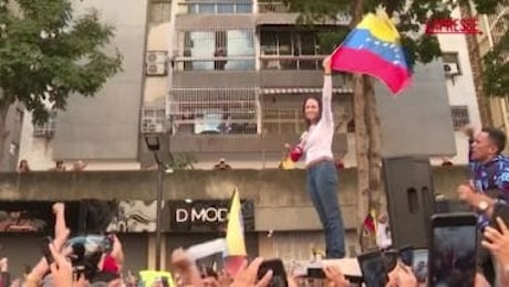 Venezuela, leader opposizione riappare in pubblico dopo mesi: arrestata e rilasciata