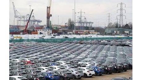 Dazi, Trump: Sto valutando esenzione temporanea per le auto