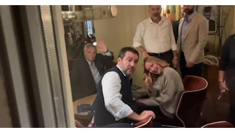 IL VIDEO. A Bruxelles vertice serale in hotel tra Meloni, Salvini e Tajani