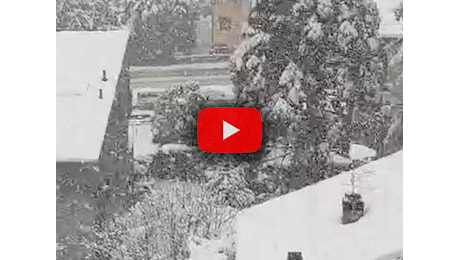 Meteo Cronaca diretta: Aosta, fitta nevicata imbianca la città; il Video