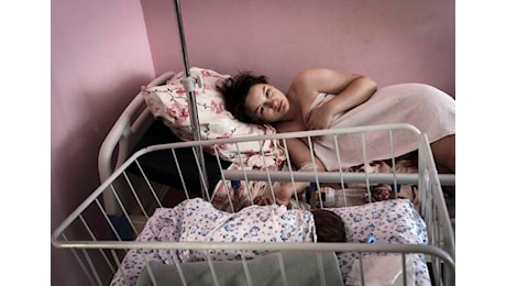 Nascere in Ucraina: il racconto delle donne che partoriscono nella zona del fronte
