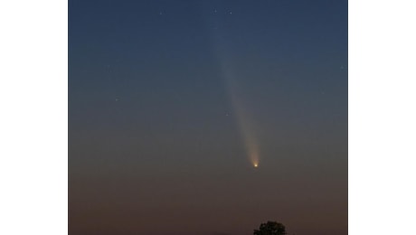 La cometa C/2023 A3 tsuchinshan atlas vista da Punta Braccetto