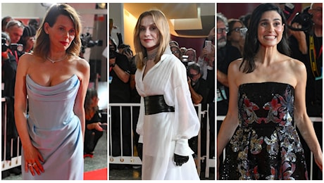 Venezia 2024, le pagelle dei look sul red carpet bagnato: più flop che top. Elio Germano e il kefiah (9). Huppert? Troppa confusione (5)